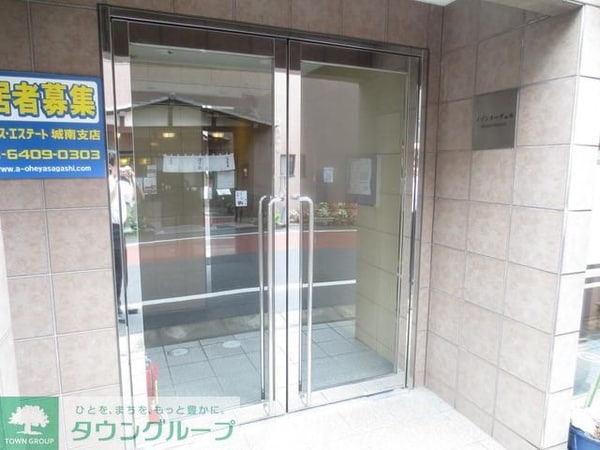 エントランス(部屋探しは株式会社　タウンハウジング　までお気軽にお問合せ…)
