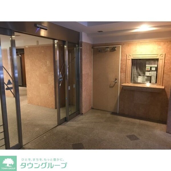 ロビー(オートロック自動ドア　管理室あり)