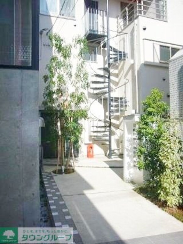 エントランス(部屋探しは株式会社　タウンハウジング　までお気軽にお問合せ…)