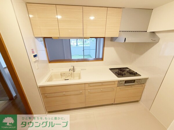 キッチン(リノベーション済みのキッチンは人気の大理石調使用の為、汚れ…)