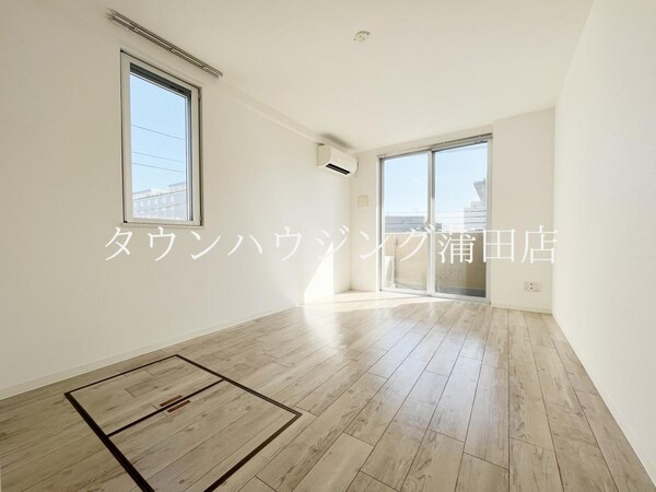 寝室(★広々8帖★)