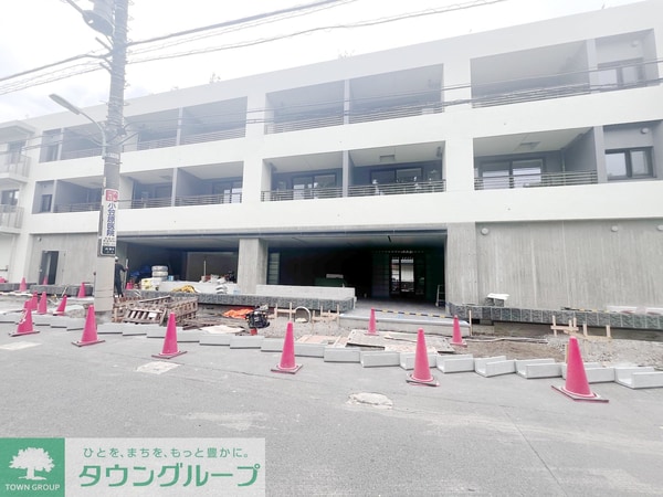エントランス(駐車場)