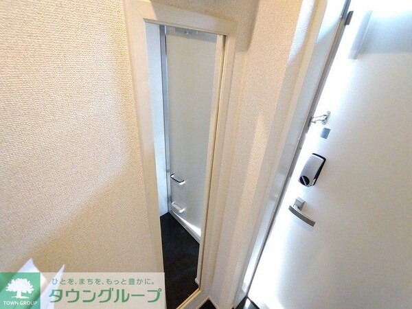 玄関(姿見付き♪)