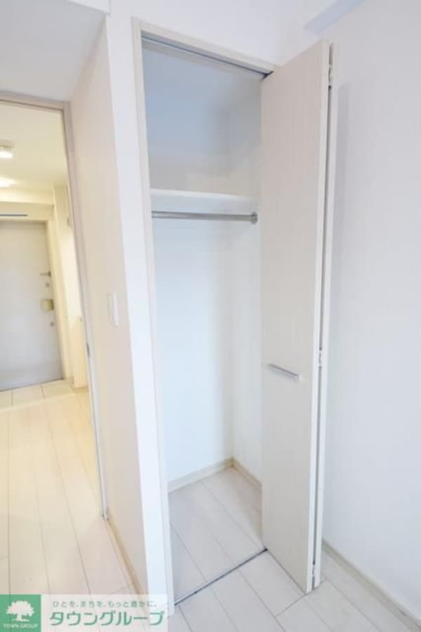 収納(★エントランス前は緑で飾られます★)