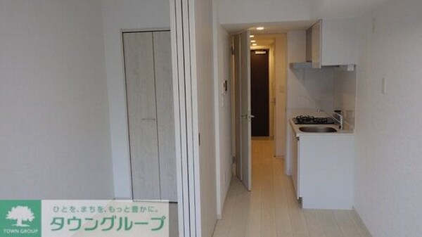 リビング・居室(洋室　※同タイプ（201号室）の写真)