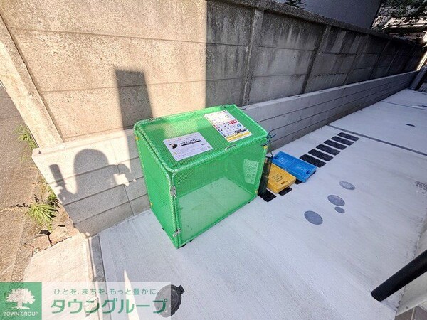 エントランス(駐車場)