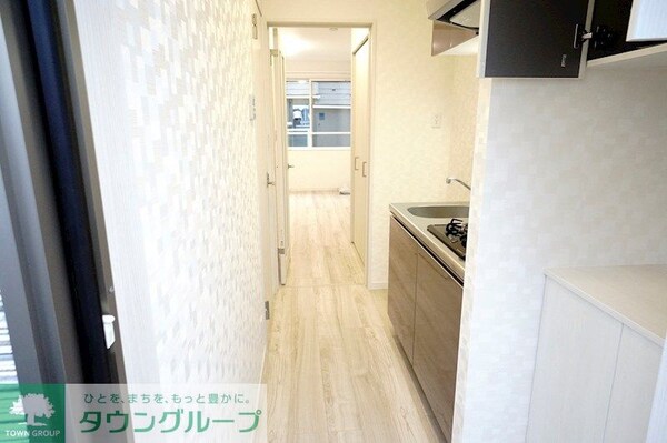 玄関(202号室の写真を使用してます。)