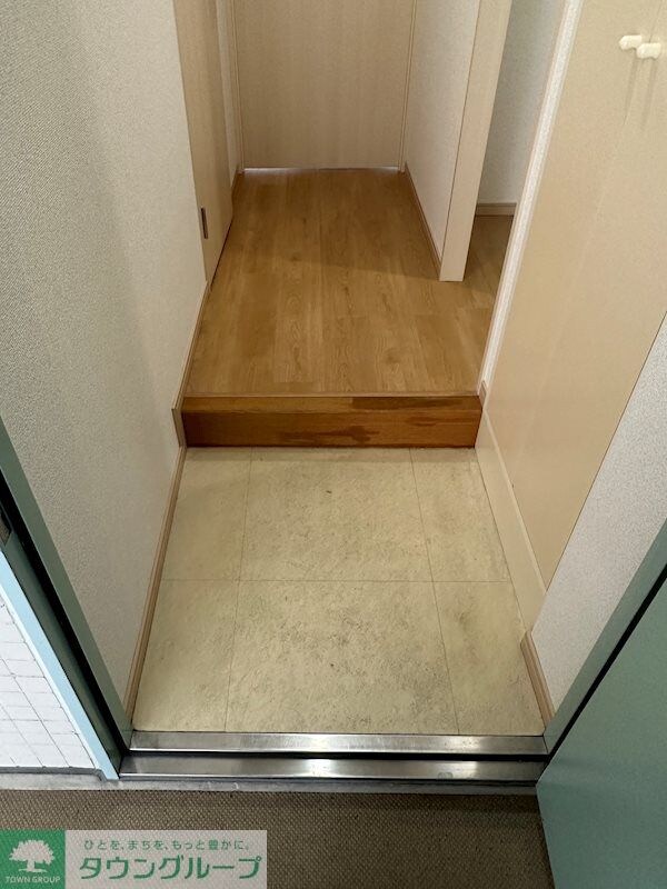 玄関(※202号室の反転タイプ)