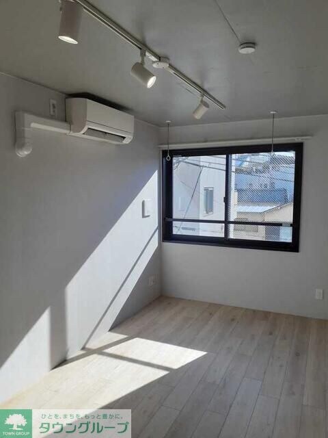 物件内観写真2　(リビング/居室)