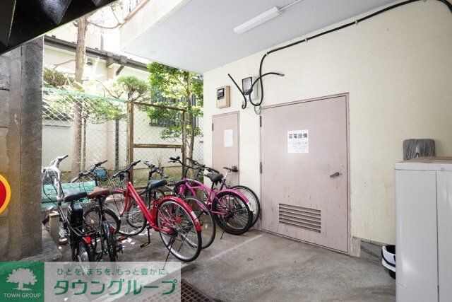 物件内観写真5　(駐輪場)