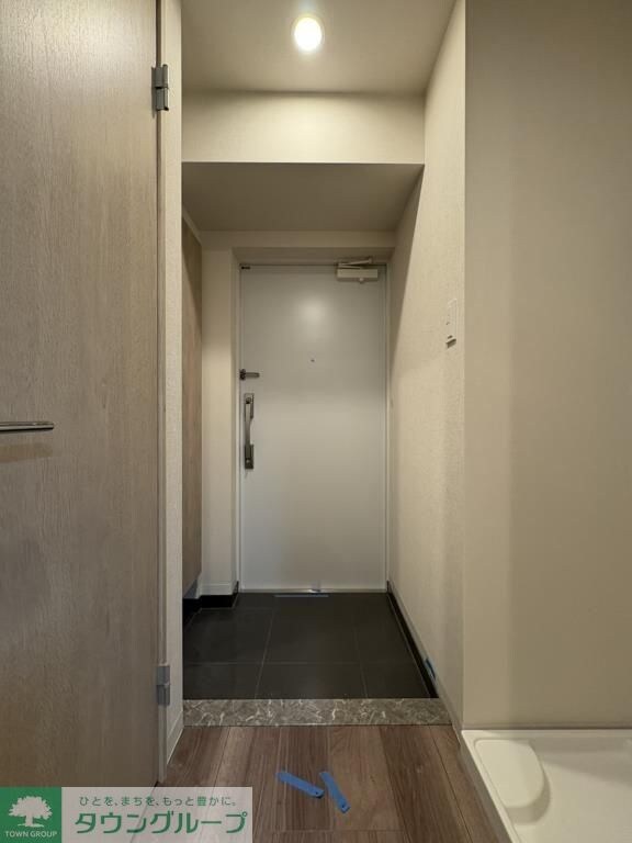 物件内観写真5　(玄関)