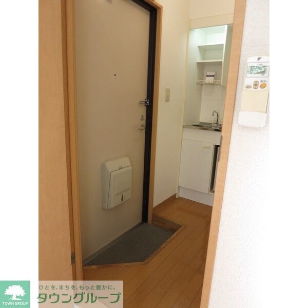 玄関(同タイプ（202号室）写真)