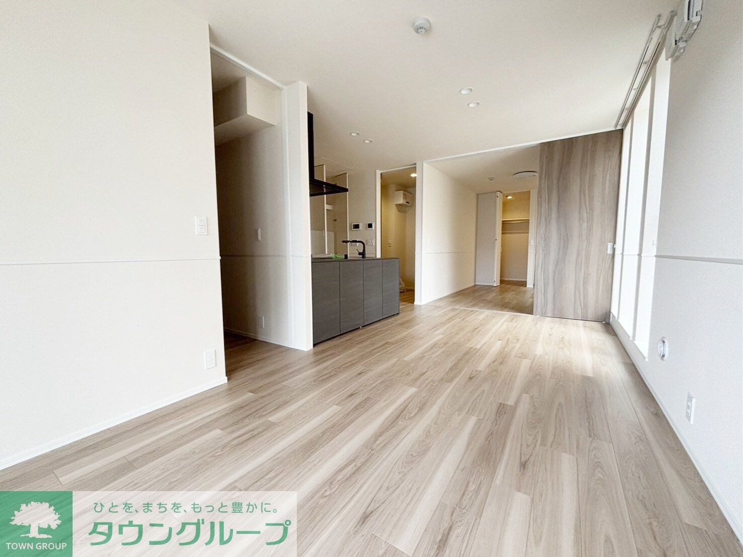 物件内観写真2　(リビング/居室)