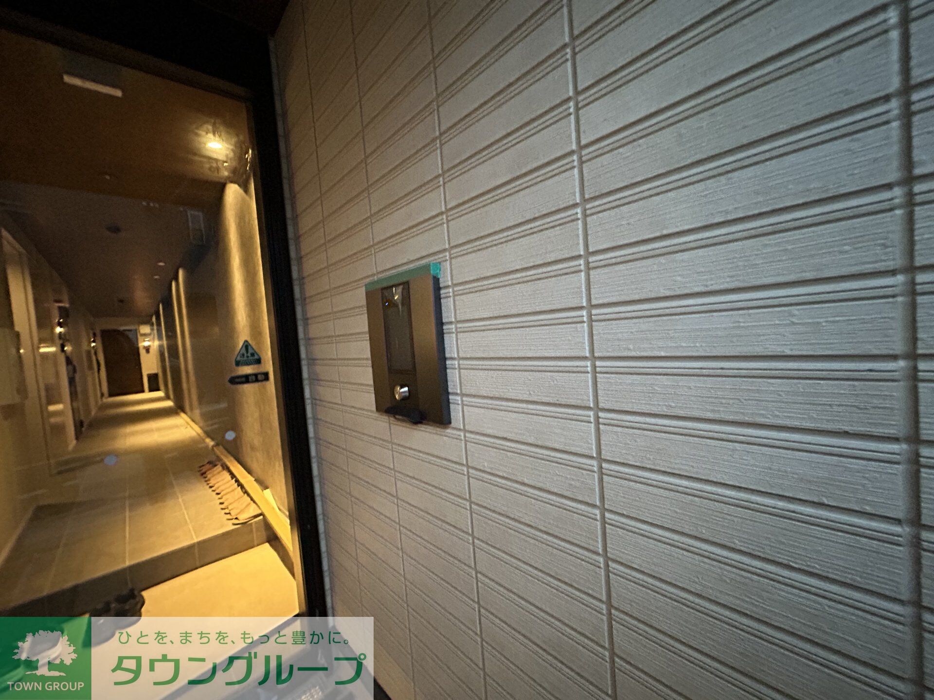 物件内観写真2　(エントランス)