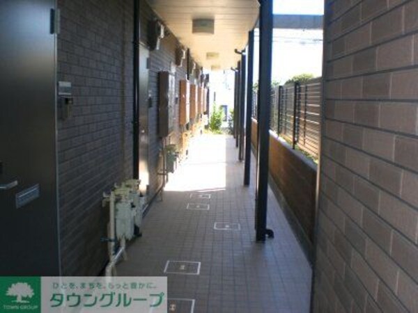 玄関(１階通路)