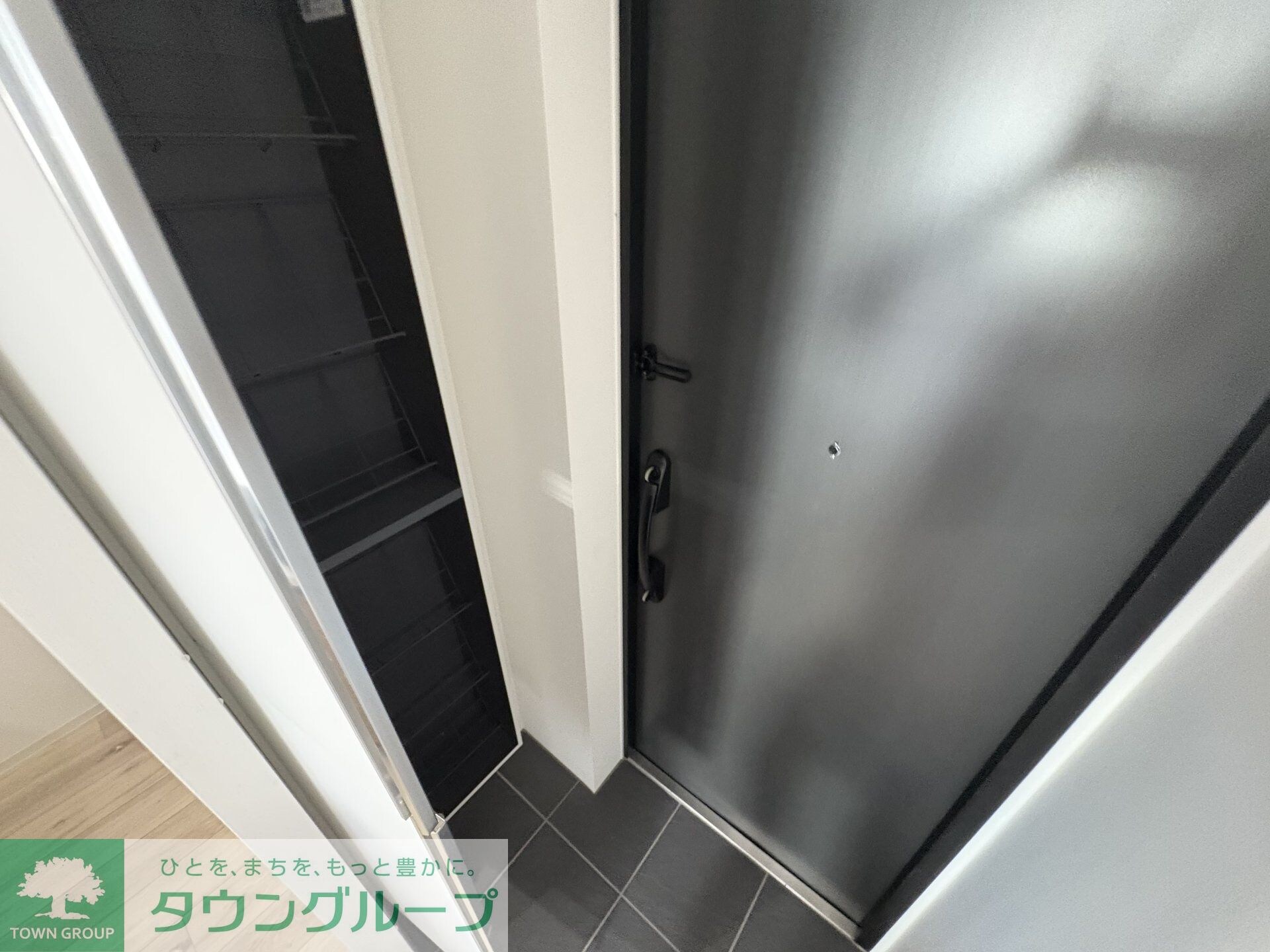 物件内観写真7　(玄関)