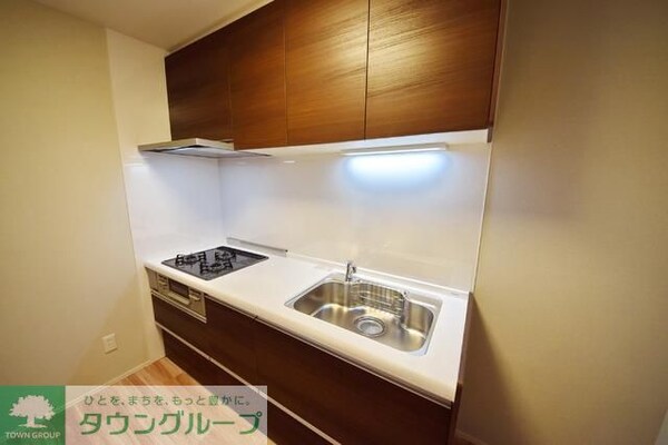 キッチン(★３口ガスのシステムキッチンで料理も楽しめます★)
