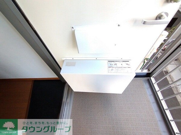 玄関(玄関扉に宅配ボックス備付け)