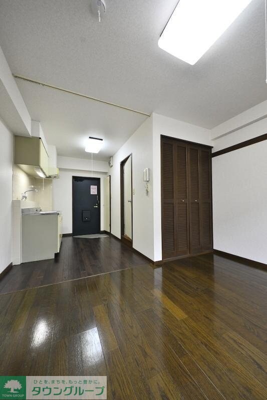 物件内観写真2　(リビング/居室)