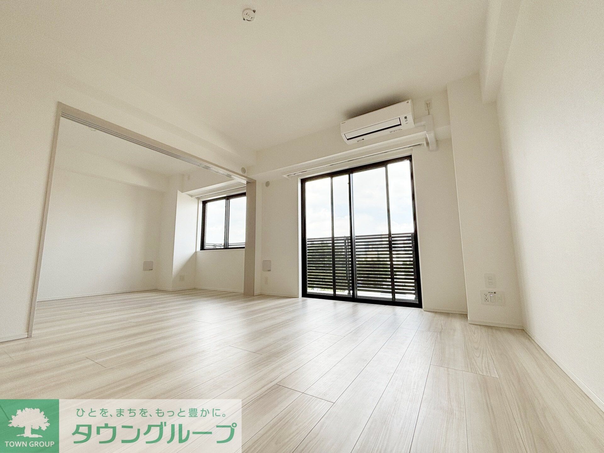 物件内観写真2　(リビング/居室)