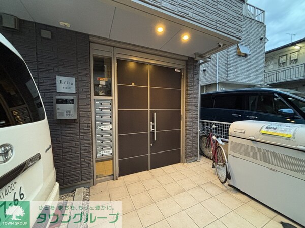 エントランス(駐車場)