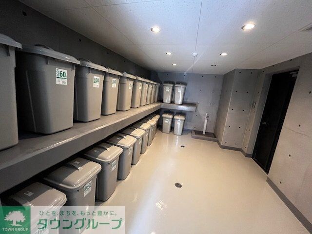 物件内観写真12　(エントランス)