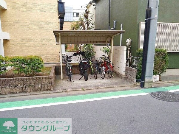 共有部分(駐輪場　自転車＆原付のみ駐輪可)