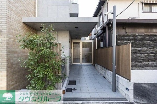 エントランス(部屋探しは株式会社　タウンハウジング　までお気軽にお問合せ…)