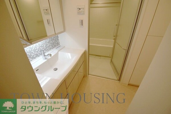 洗面(偶数階はブラウン系)