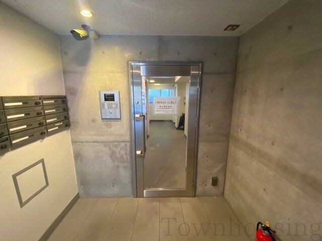 物件内観写真5　(オートロックゲート)