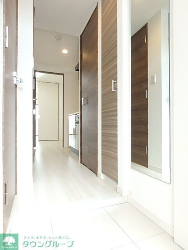 玄関(人感センサー照明付玄関)