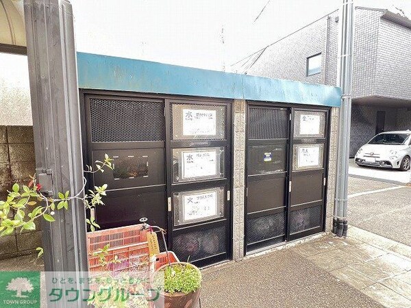 エントランス(ゴミ置き場)