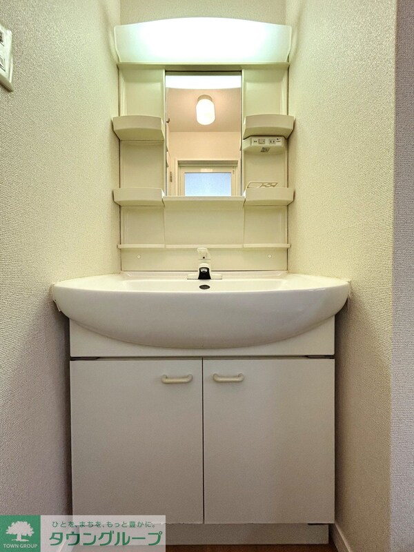 洗面(高台に建っているので明るめなお部屋です♪)