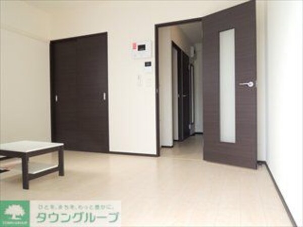 リビング・居室(号室により間取りが異なります。)