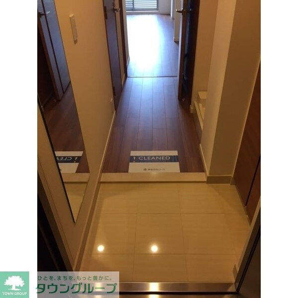 玄関(※部屋タイプによって色が異なる場合がございます)