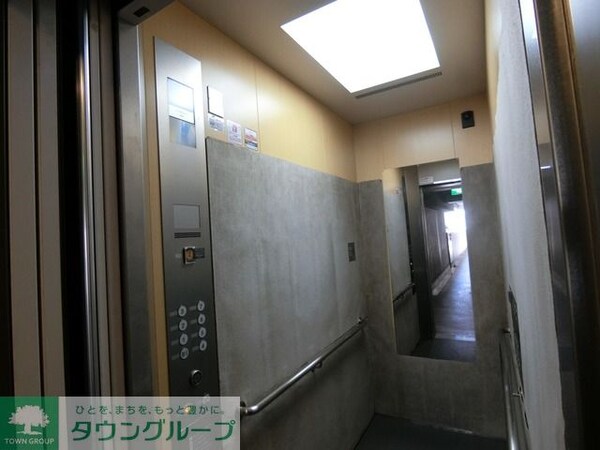 共有部分(エレベータ内モニタ、防犯カメラ付き)