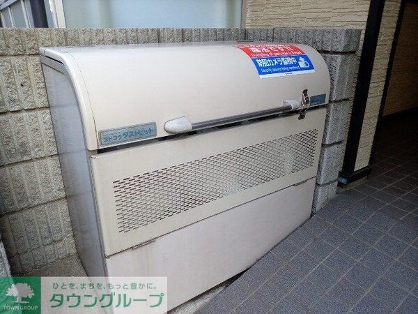 エントランス(ゴミ置き場)