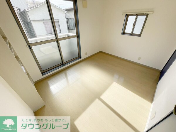 寝室(★角部屋2面採光★)