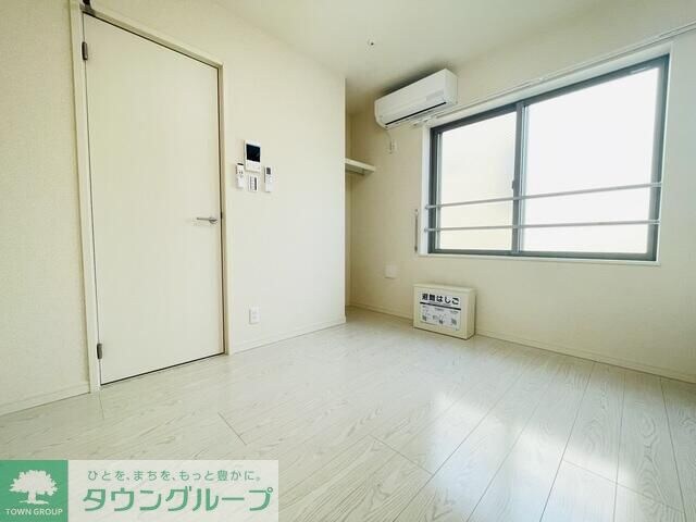 物件内観写真2　(リビング/居室)