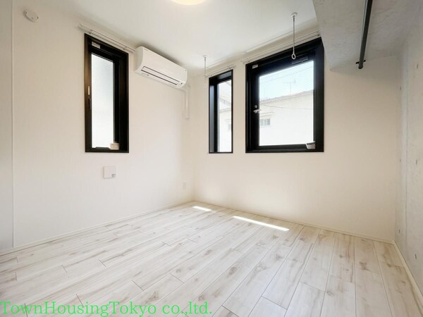 寝室(★白い床で明るいお部屋です★)