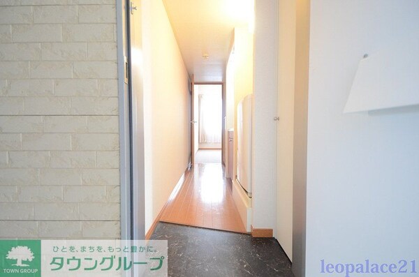 玄関(同タイプの間取りにつき実際の物件とは異なる場合があります)
