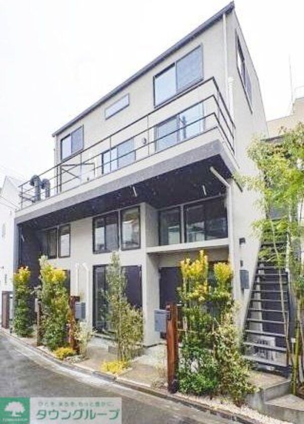 エントランス(部屋探しは株式会社　タウンハウジング　までお気軽にお問合せ…)
