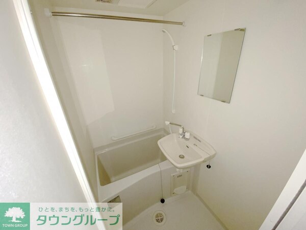 バス／シャワールーム等(こちらは同タイプの親部屋のお写真になります。)