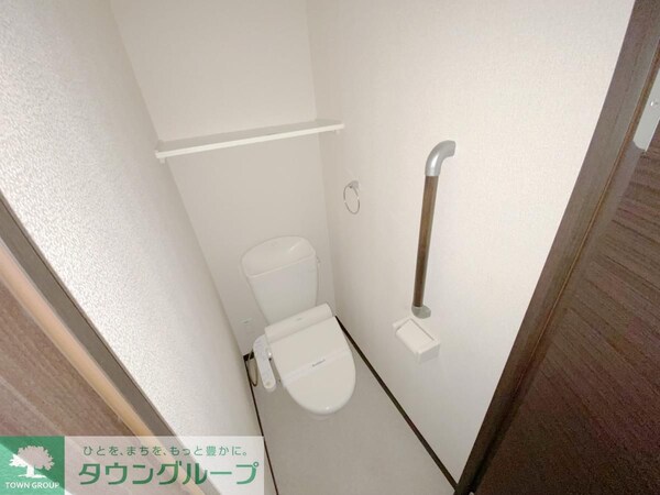 トイレ(こちらは同タイプの親部屋のお写真になります。)