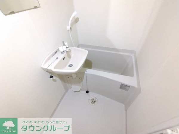 バス／シャワールーム等(仕様・設備は現況と異なる場合がございます)