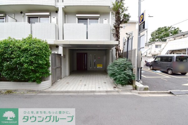 エントランス(駐車場)