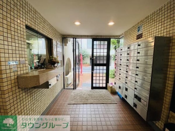 エントランス(部屋探しは株式会社　タウンハウジング　までお気軽にお問合せ…)