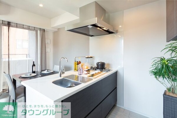 キッチン(2021年3月撮影Cタイプ ＭＲ201号室の写真で調度品等…)