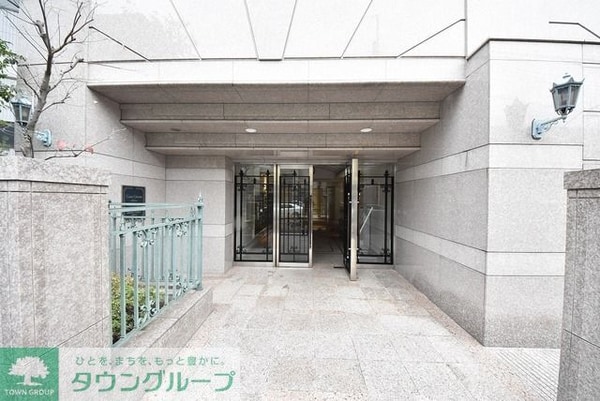 エントランス(部屋探しは株式会社　タウンハウジング　までお気軽にお問合せ…)