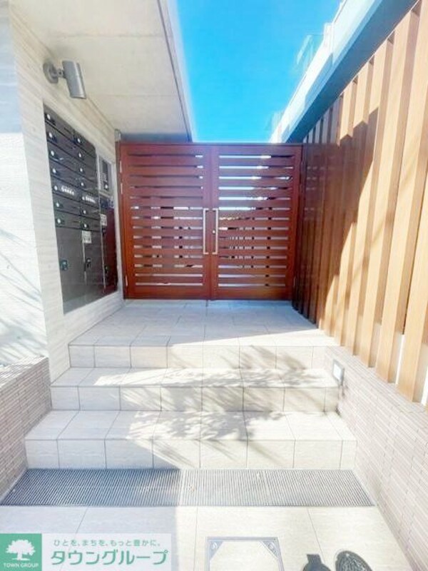 エントランス(部屋探しは株式会社　タウンハウジング　までお気軽にお問合せ…)